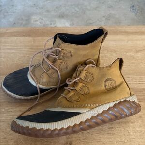 Sorel Brown and Black Lace-Up Boots